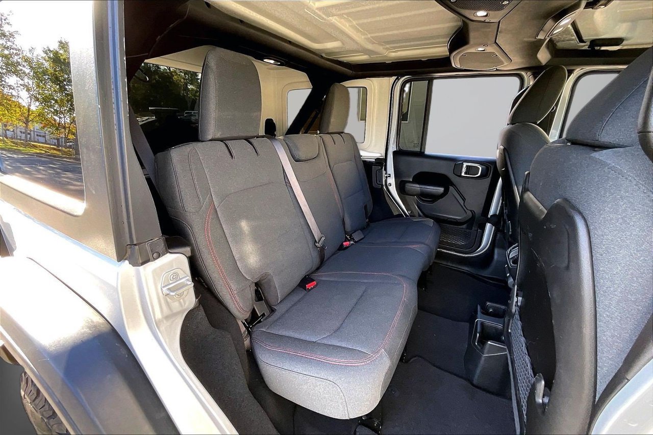 Used 2024 Jeep Wrangler Unlimited Rubicon AWD/4WD image 23