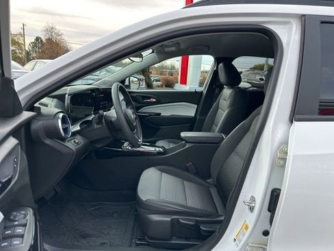 Used 2024 Chevrolet Trax LT image 17