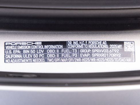 Certified 2025 Porsche 911 Targa 4 GTS AWD/4WD image 37