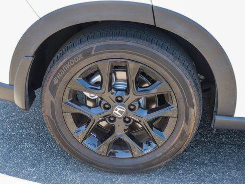 Certified 2025 Honda HR-V Sport image 8