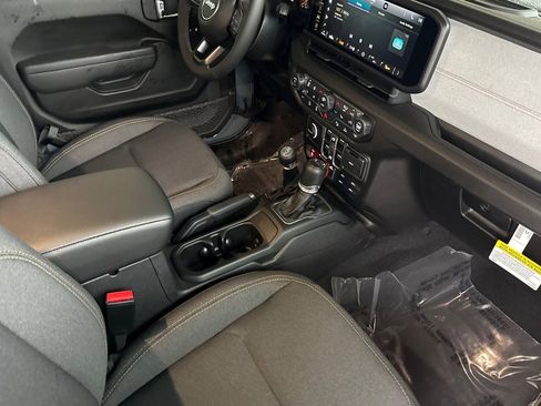 New 2026 Jeep Gladiator Sport AWD/4WD image 10