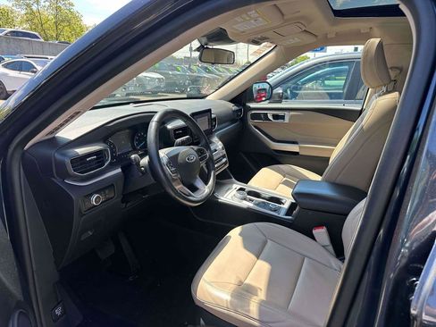 Used 2022 Ford Explorer XLT w/ Equipment Group 202A AWD/4WD image 14