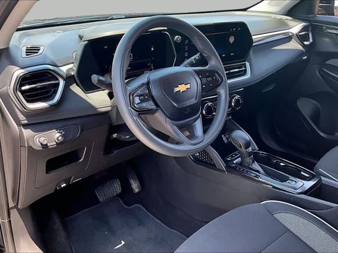 Used 2025 Chevrolet TrailBlazer LT AWD/4WD image 17