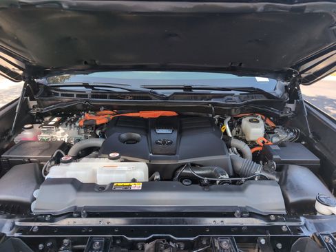 Certified 2024 Toyota Sequoia SR5 w/ SR5 Premium Package AWD/4WD image 35
