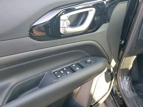 New 2026 Jeep Compass Latitude image 9