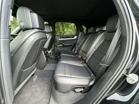 Certified 2025 Porsche Cayenne image 18