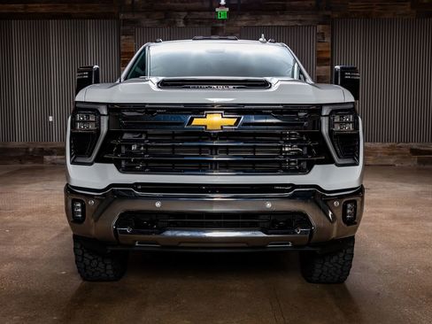 Used 2024 Chevrolet Silverado 2500 LTZ w/ LTZ Premium Package image 2