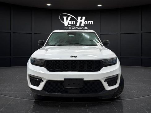 Used 2025 Jeep Grand Cherokee Limited w/ Black Appearance Package image 8