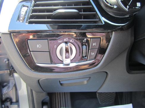 Used 2018 BMW 540i w/ Premium Package image 33