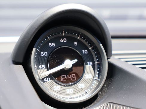Used 2025 Porsche 911 Carrera RWD image 22
