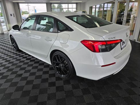 Used 2023 Honda Civic Sport image 5