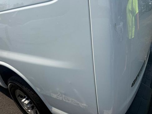 Used 2018 Chevrolet Express 2500 w/ Communications Package RWD image 6