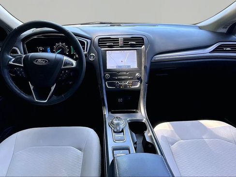 Used 2020 Ford Fusion SE w/ Equipment Group 151A FWD image 8