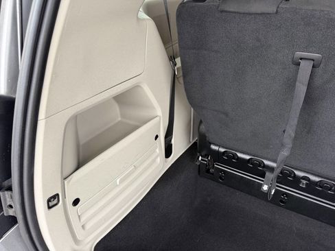 Used 2016 Dodge Grand Caravan SE image 28