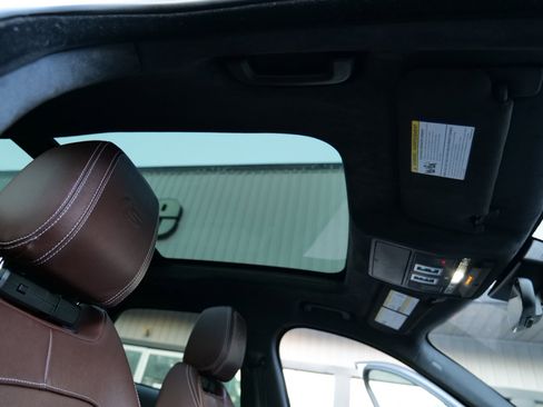 Used 2019 Jaguar F-PACE S image 39