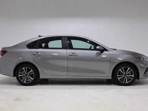 Used 2024 Kia Forte LXS FWD image 9