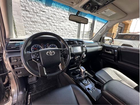 Used 2018 Toyota 4Runner TRD Off-Road Premium AWD/4WD image 14