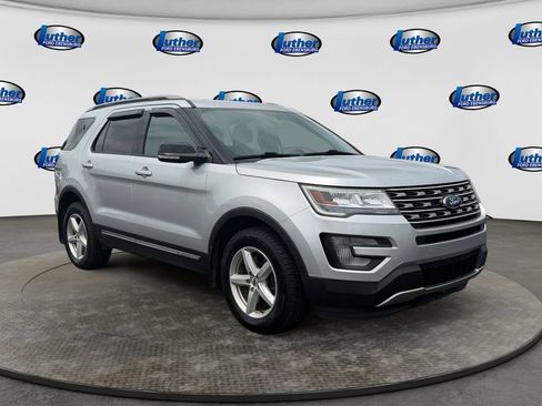 Used 2017 Ford Explorer XLT w/ Equipment Group 202A AWD/4WD image 7