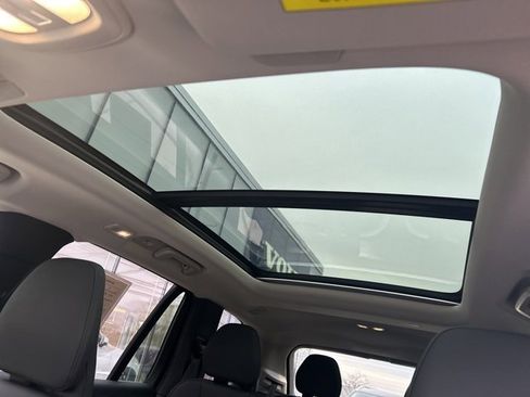 Used 2025 Volvo XC90 B5 Plus image 27