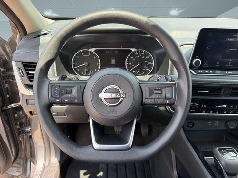 Used 2024 Nissan Rogue SV AWD/4WD image 11