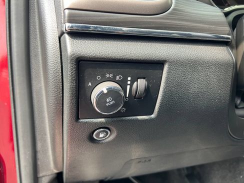 Used 2022 Jeep Grand Cherokee Limited AWD/4WD image 12