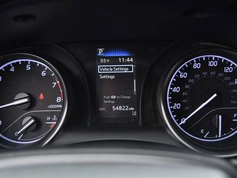 Used 2021 Toyota Camry SE image 11