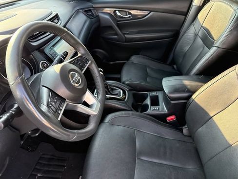 Used 2017 Nissan Rogue SL w/ SL Premium Package FWD image 19