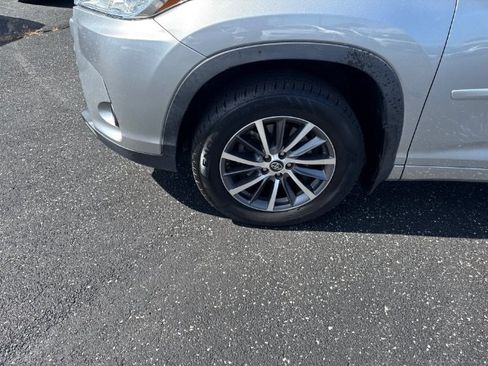 Used 2017 Toyota Highlander XLE AWD/4WD image 10