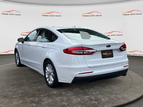 Used 2019 Ford Fusion SE FWD image 8
