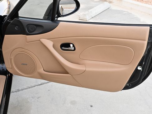 Used 2001 MAZDA MX-5 Miata LS image 26