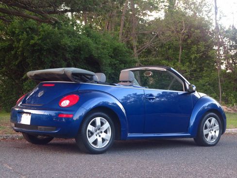 Used 2007 Volkswagen Beetle Convertible w/ Package 1 FWD image 4