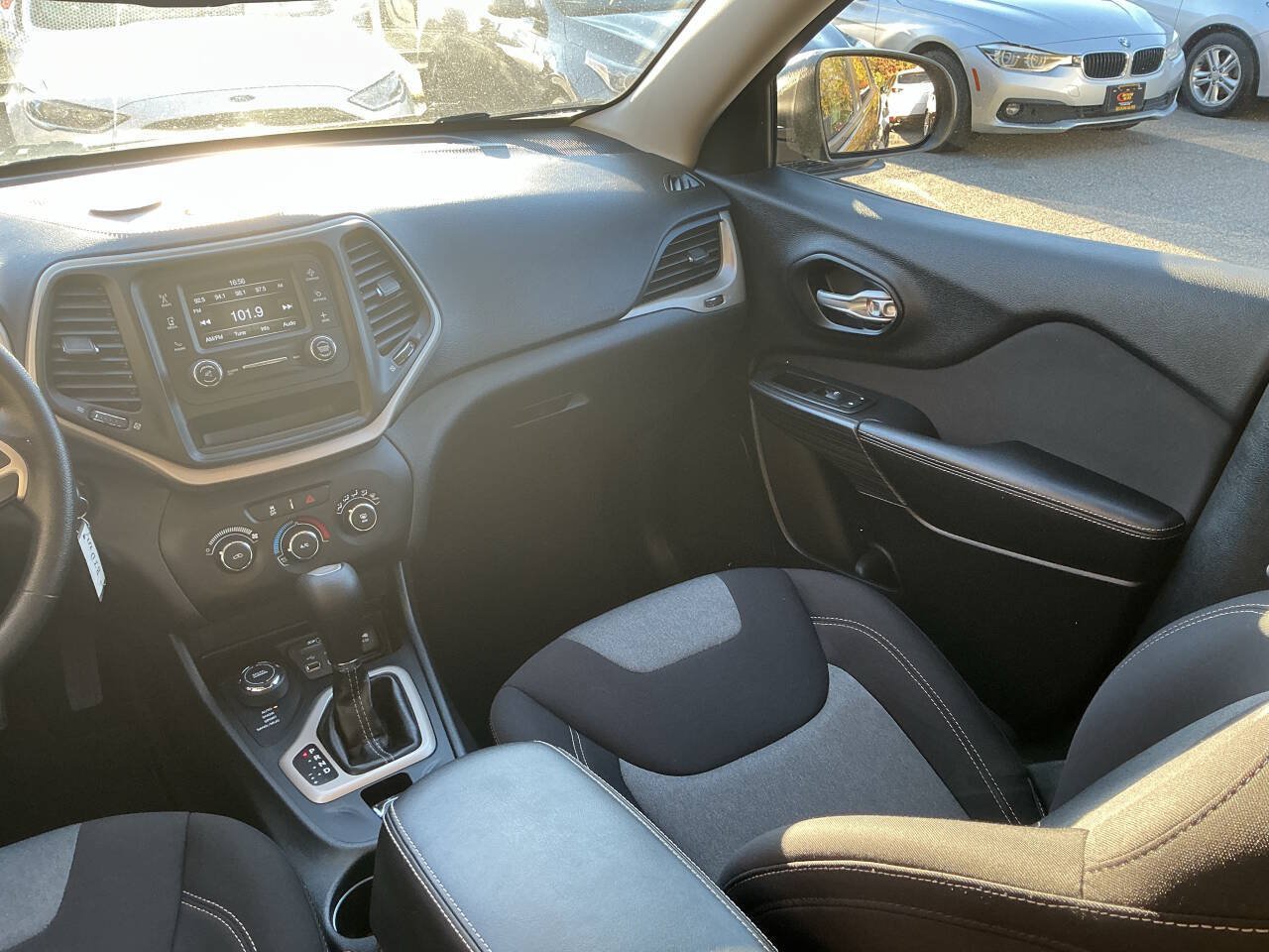 Used 2016 Jeep Cherokee Sport AWD/4WD image 17