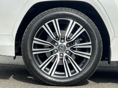 Certified 2024 Lexus LX 600 4WD w/ Luxury Package image 31