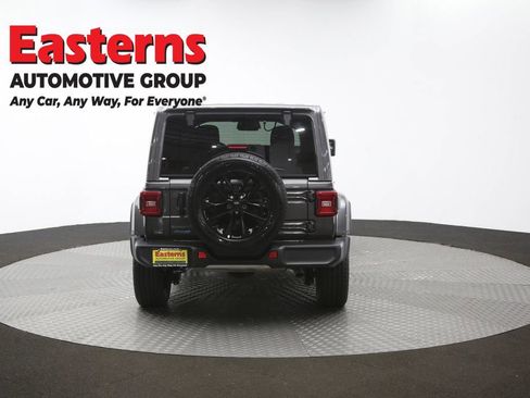 Used 2025 Jeep Wrangler Unlimited Sahara image 35