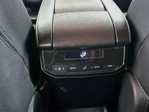 Used 2022 Toyota Highlander LE FWD image 26