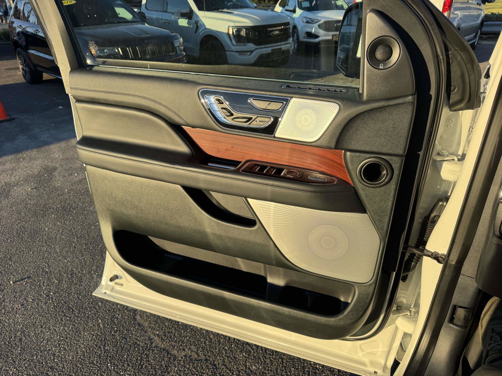Used 2023 Lincoln Navigator Reserve AWD/4WD image 34