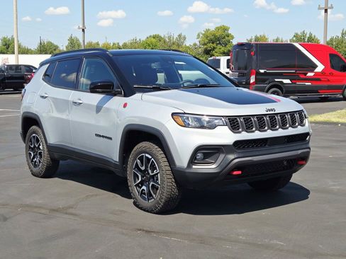 Used 2026 Jeep Compass Trailhawk w/ Sun, Sound & Navigation Group AWD/4WD image 1