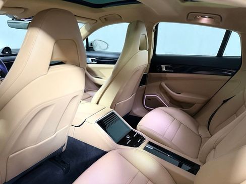 Used 2022 Porsche Panamera 4 w/ Premium Package AWD/4WD image 24