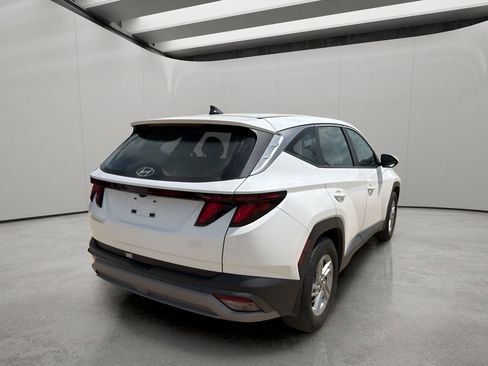 Used 2025 Hyundai Tucson SE image 5