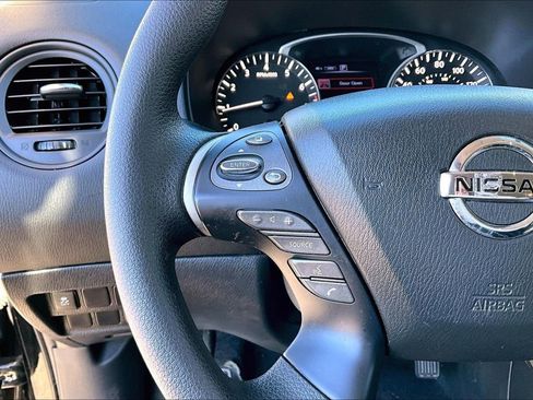 Used 2020 Nissan Pathfinder S image 11
