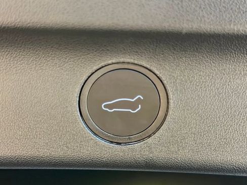 Used 2024 Tesla Model Y 2WD image 36