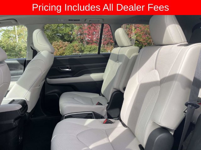 Used 2024 Toyota Grand Highlander AWD image 17