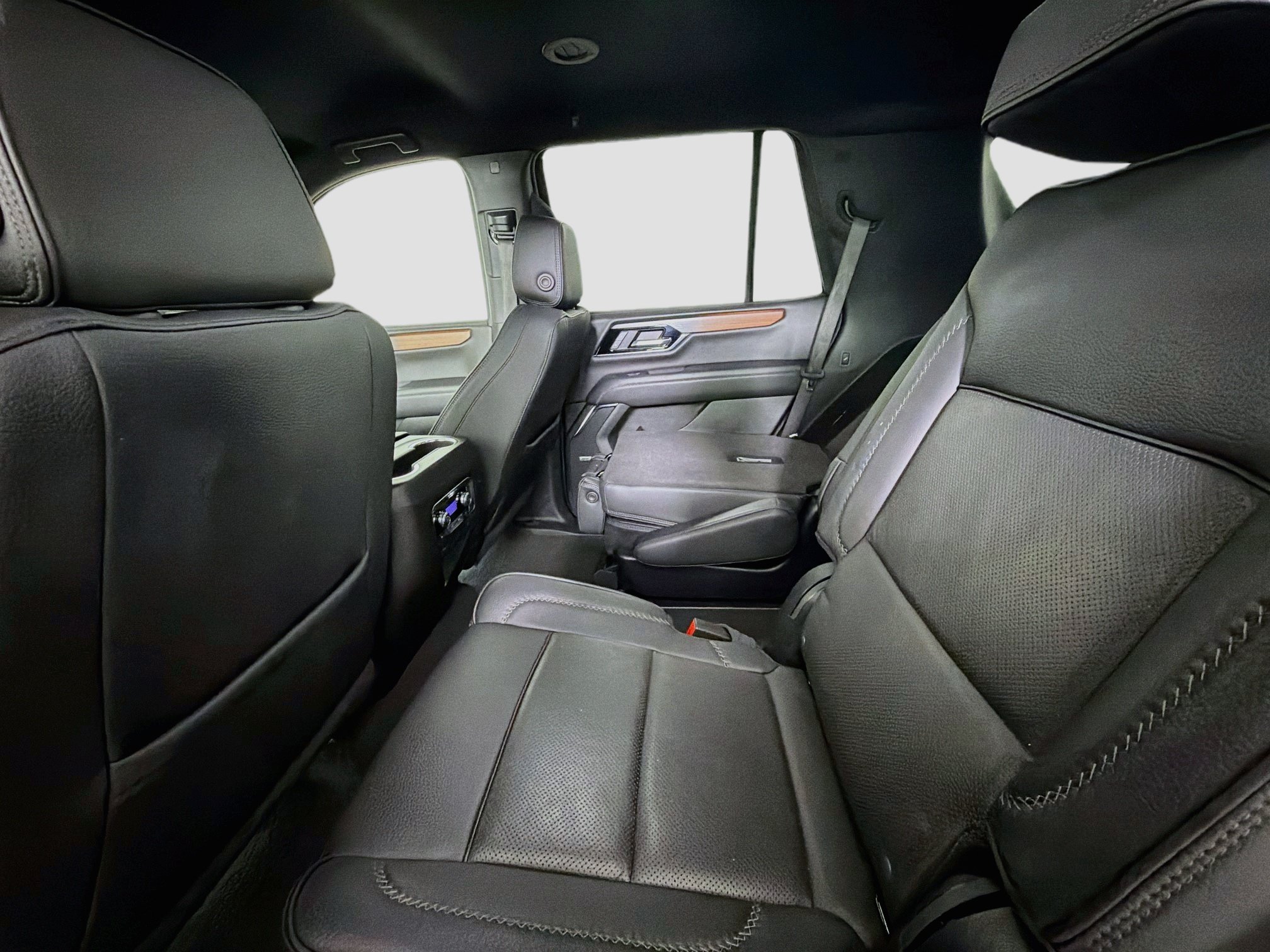 Used 2025 GMC Yukon Denali RWD image 27