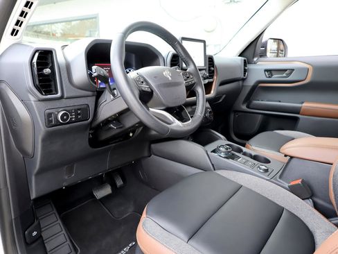 Used 2024 Ford Bronco Sport Outer Banks w/ Tech Package image 38