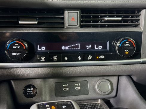 Used 2024 Nissan Rogue SV FWD image 17