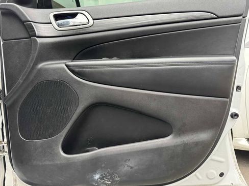 Used 2019 Jeep Grand Cherokee Laredo w/ Security & Convenience Group image 27