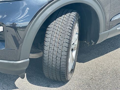 Certified 2022 Ford Explorer Limited w/ Equipment Group 301A image 25