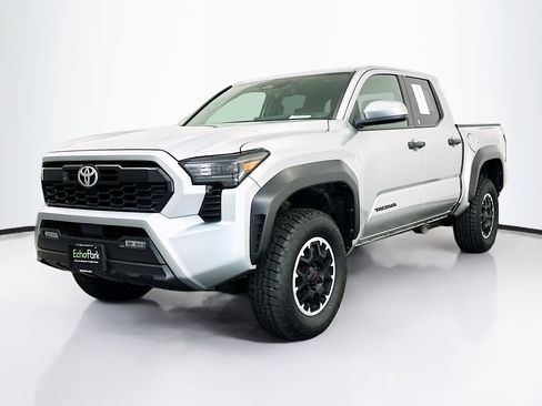 Used 2024 Toyota Tacoma TRD Off-Road image 3