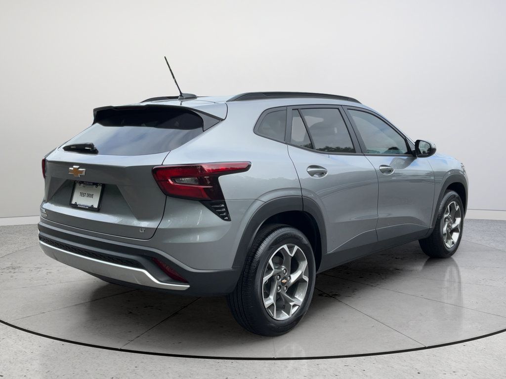 Certified 2026 Chevrolet Trax LT w/ Driver Confidence Package FWD image 6