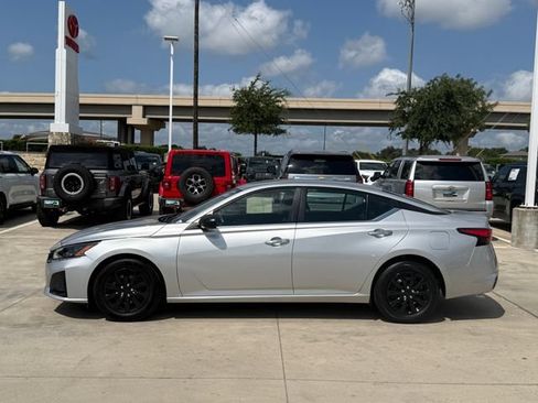 Used 2024 Nissan Altima 2.5 S FWD image 29